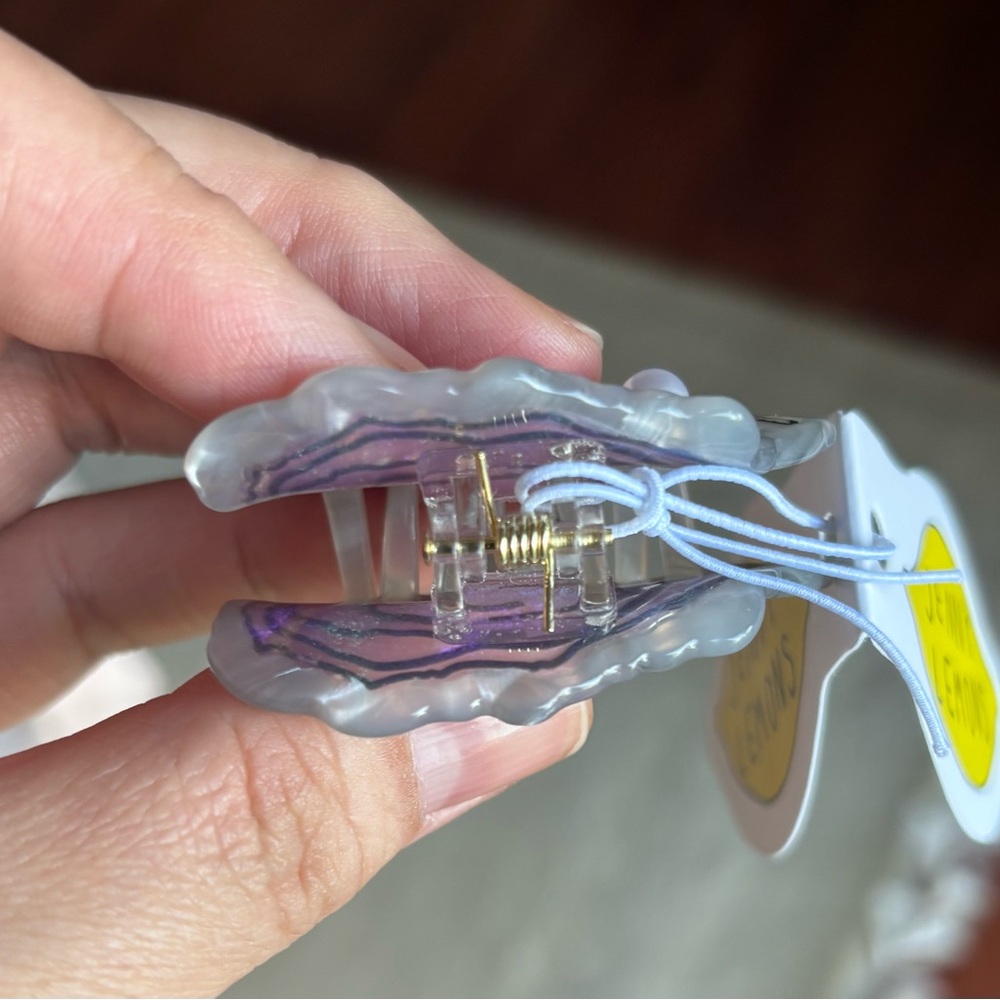 Jenny Lemons Oyster Hair Clip - Picture 7 of 12